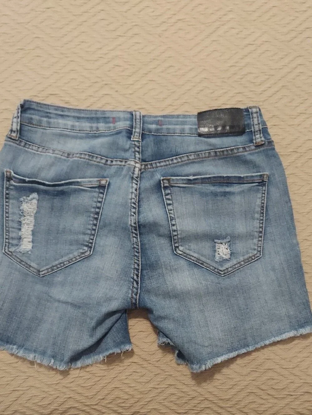 !iT Women's Long Rider Light Wash Distressed Denim Shorts Size 6